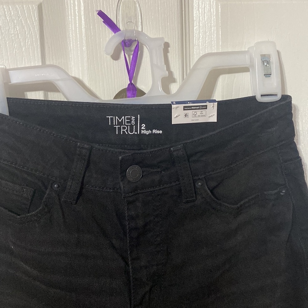 Time and Tru straight crop high rise jeans; size: 2 - Picture 4 of 4